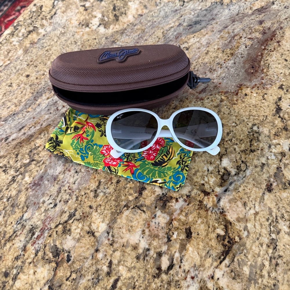 Maui Jim  White Sunglasses with Brown Case - Picture 3 of 3